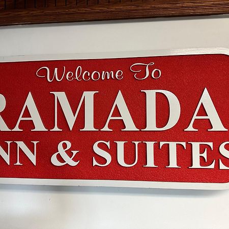 Ramada By Wyndham Saginaw Hotel & Suites Exterior photo